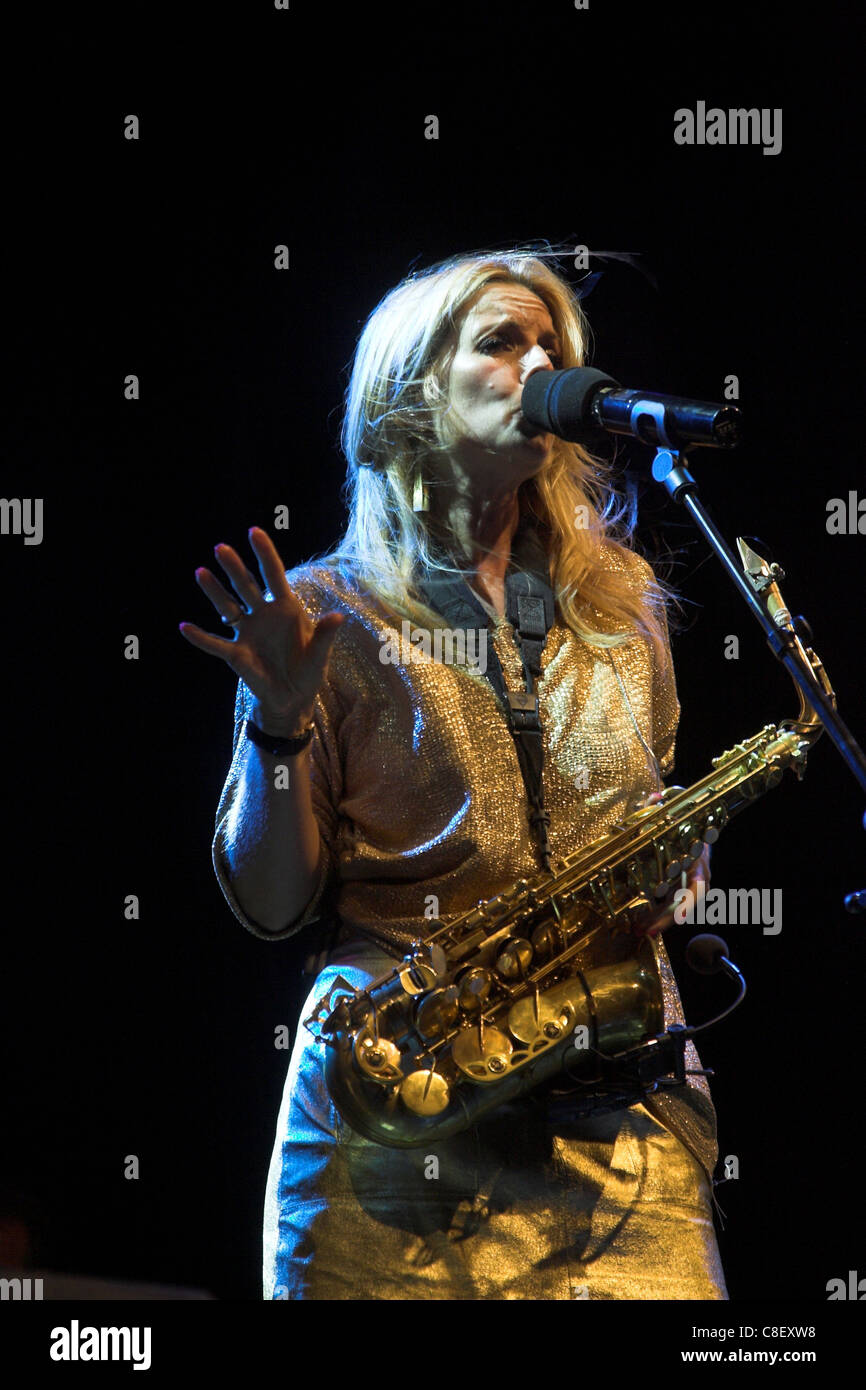 Candy Dulfer live auf der Bühne auf dem 2011 Caribbean Sea Jazz Festival. Stockfoto