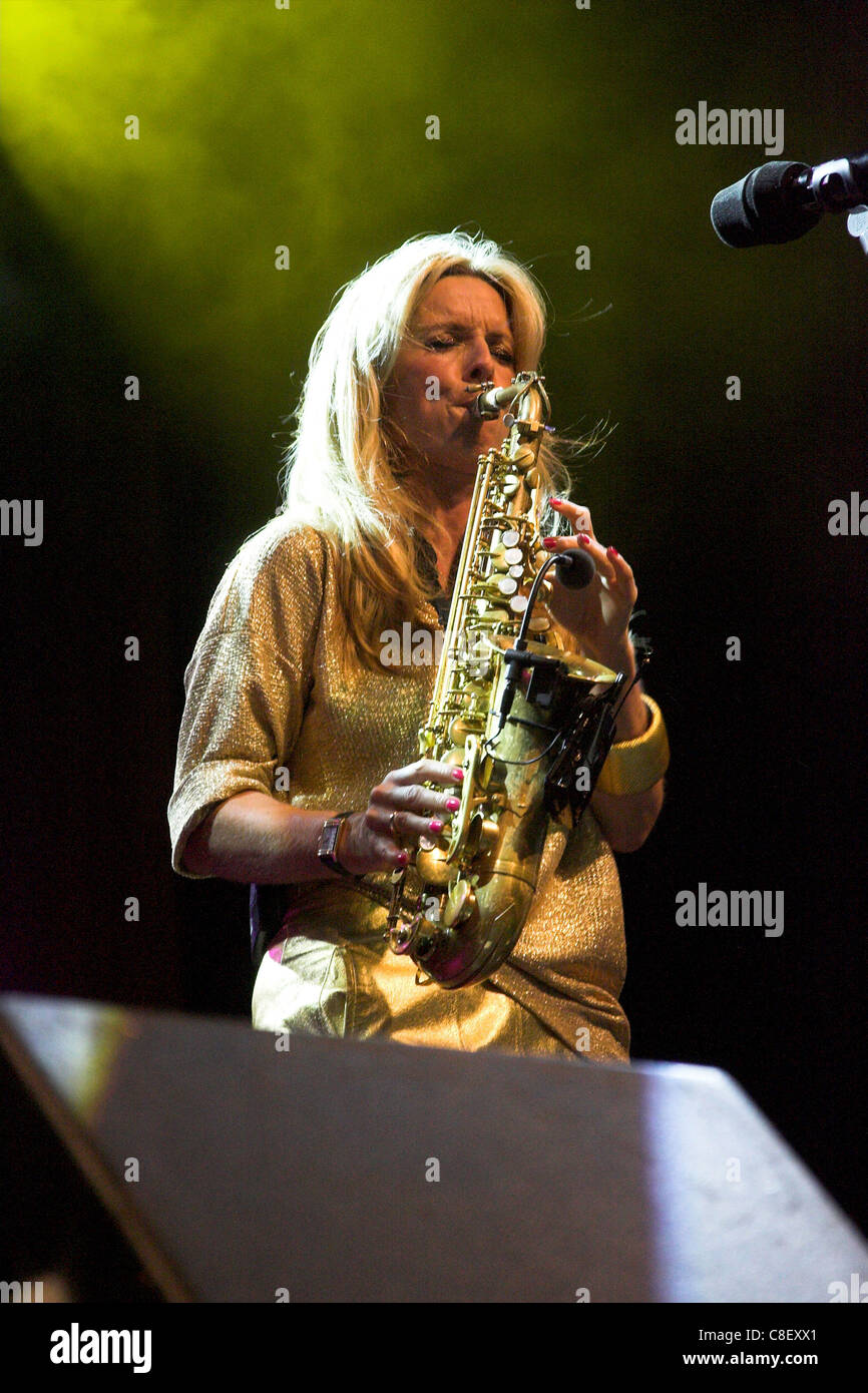 Candy Dulfer live auf der Bühne auf dem 2011 Caribbean Sea Jazz Festival. Stockfoto