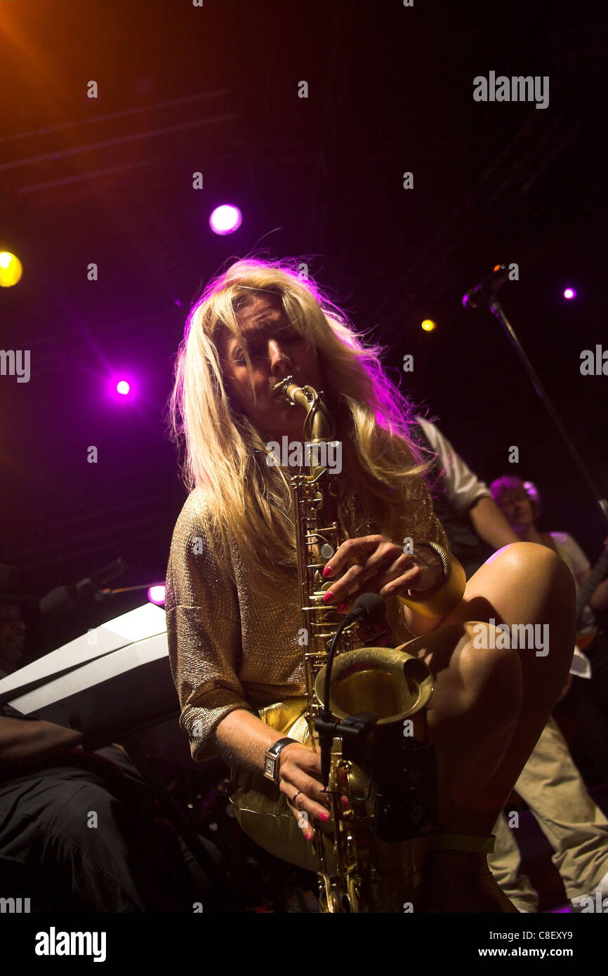 Candy Dulfer live auf der Bühne auf dem 2011 Caribbean Sea Jazz Festival. Stockfoto