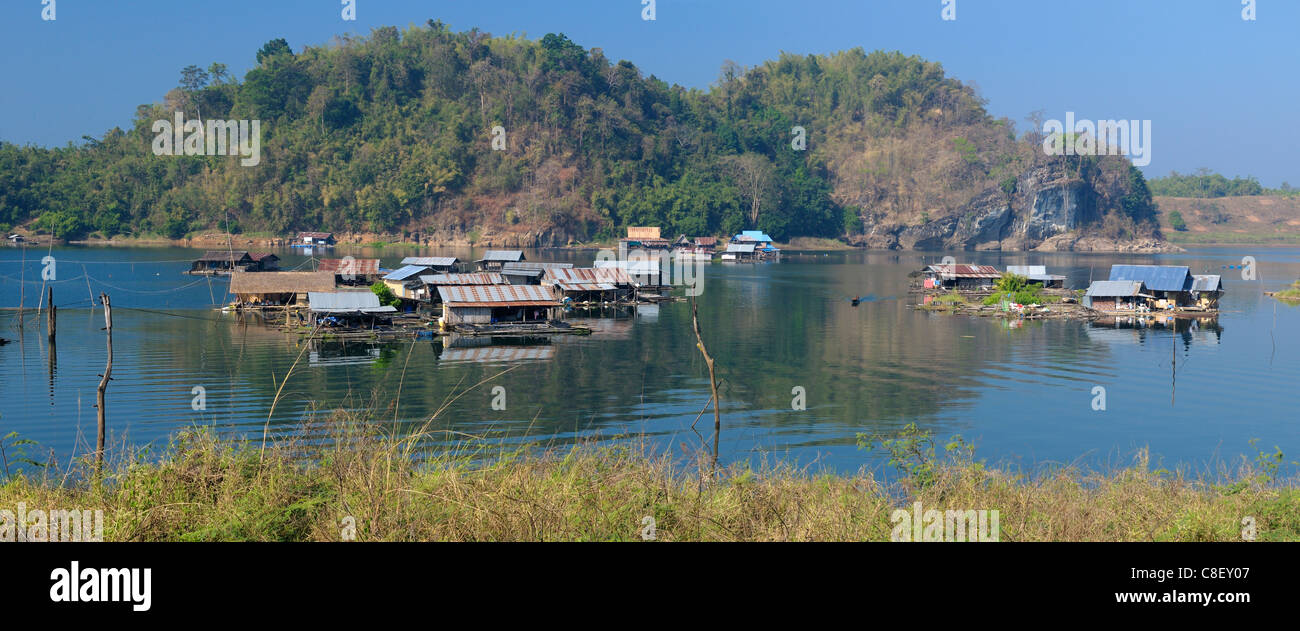 Hausboote, Khao Laem Stausee, Khao Laem, Nationalpark, Thailand, Asien, Fluss, Landschaft Stockfoto
