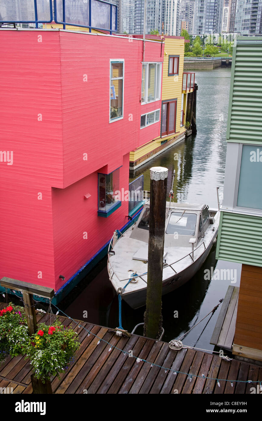 Hausboote auf Granville Island, Vancouver, Britisch-Kolumbien, Kanada Stockfoto