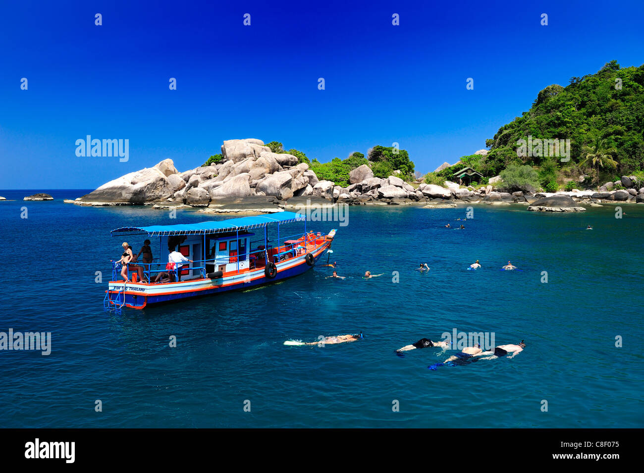 Hin Wong Bay, Wboat, Taucher, Meer, Küste von Koh Tao, Thailand, Asien, Stockfoto