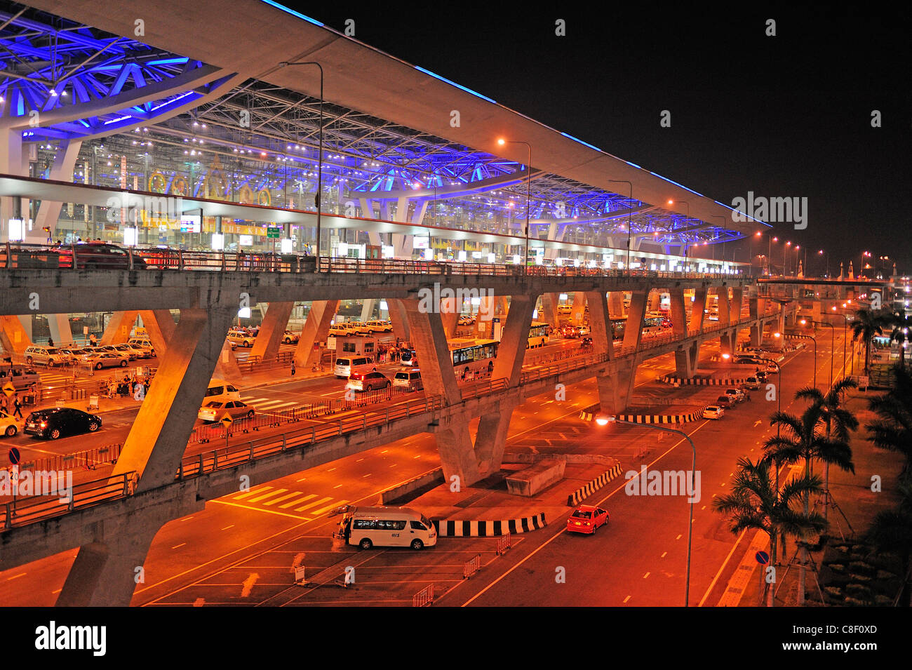 Nacht, Bangkok, International, Flughafen, Suvarnabhumi, Bangkok, Thailand, Asien, Architektur Stockfoto