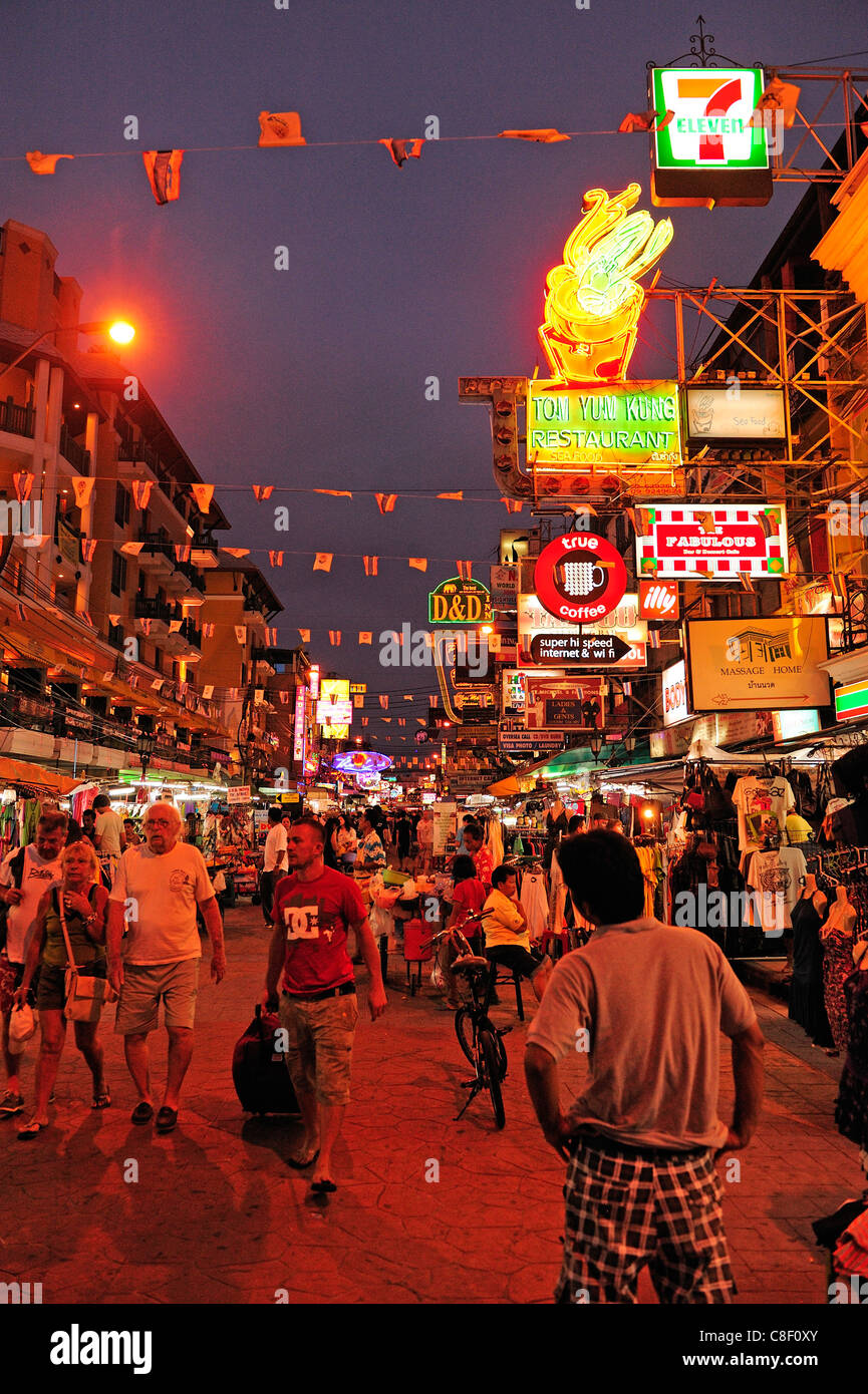 Khao San Road, bei Nacht, Bangkok, Thailand, Asien, Neon Schilder, Leuchten, Touristen Stockfoto