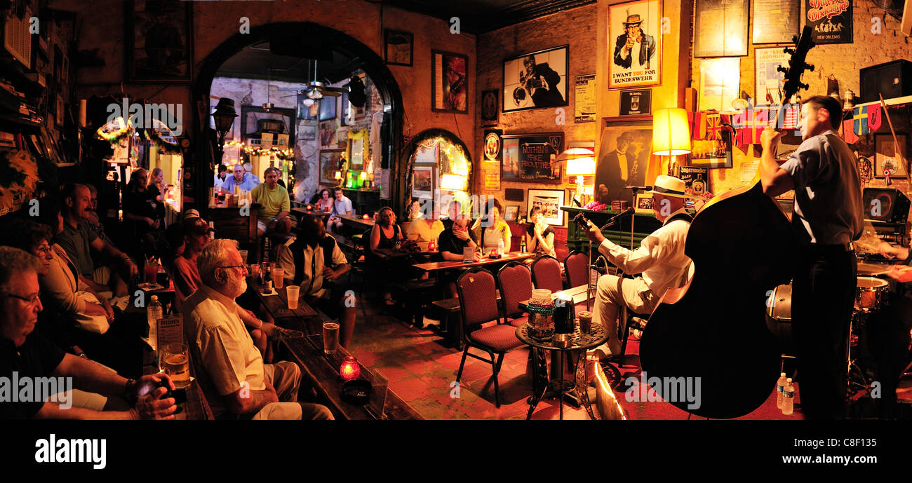Barry Foulons, Live-Musik, band, spielen, Fritzel, Bourbon Street, French Quarter, New Orleans, Louisiana, USA, Vereinigte Staaten Stockfoto