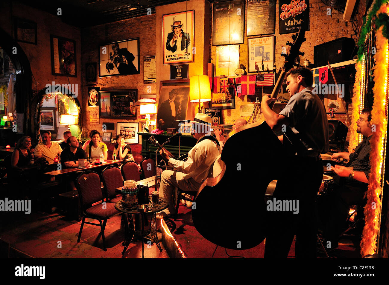 Barry Foulons, Live-Musik, band, spielen, Fritzel, Bourbon Street, French Quarter, New Orleans, Louisiana, USA, Vereinigte Staaten Stockfoto