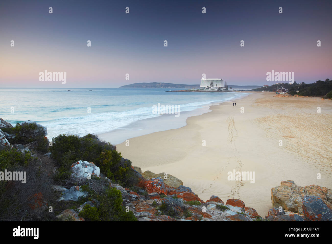 Plettenberg Bay Beach in der Morgendämmerung, Western Cape, Südafrika Stockfoto