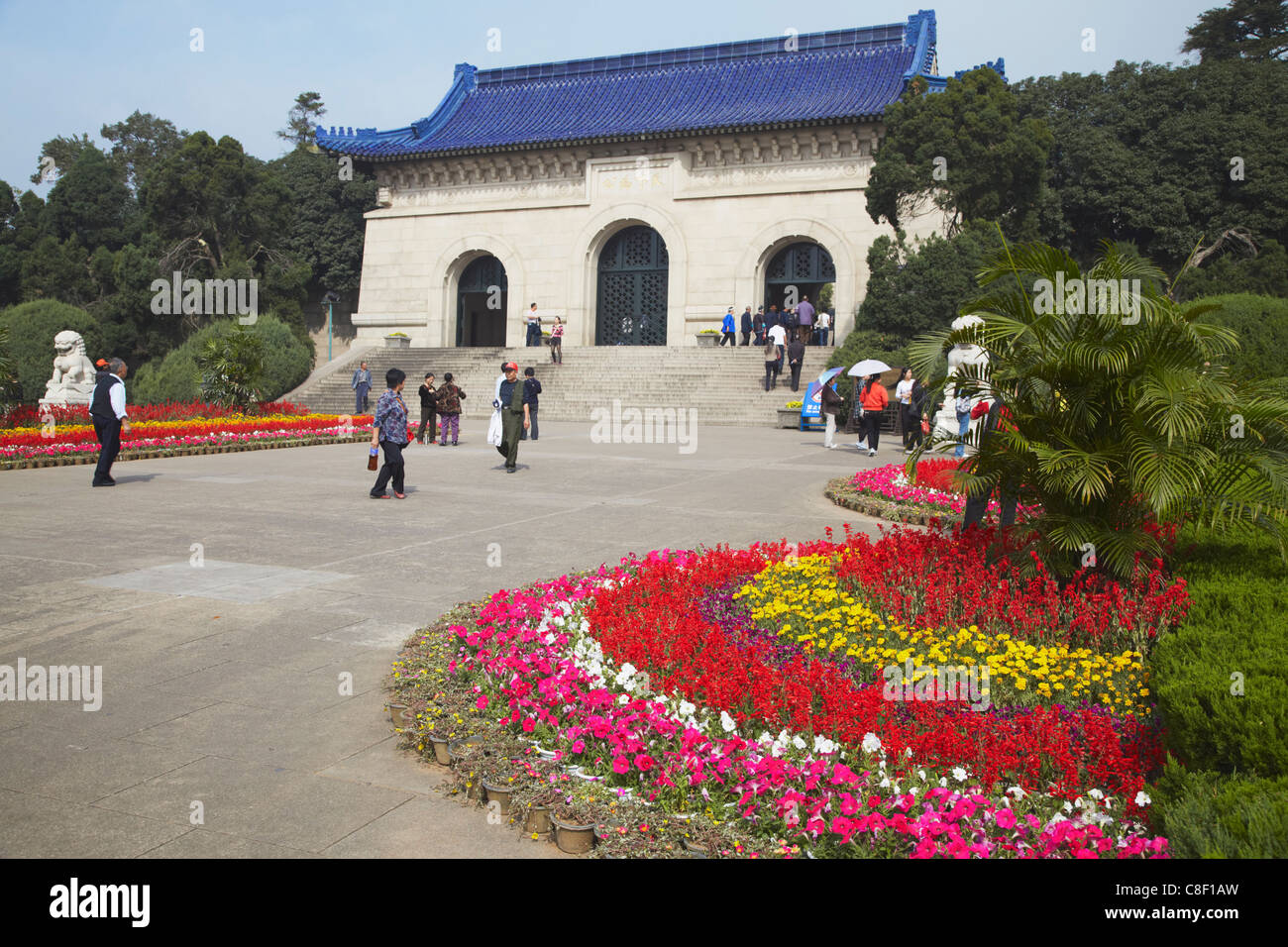 Menschen am Mausoleum von Dr. Sun Yat Sen (Zhongshan Ling, Zijin Shan, Nanjing, Jiangsu, China Stockfoto