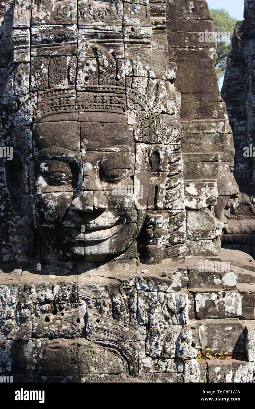 Lächelnde Gesichter des Buddha im Tempel Bayon Stockfoto