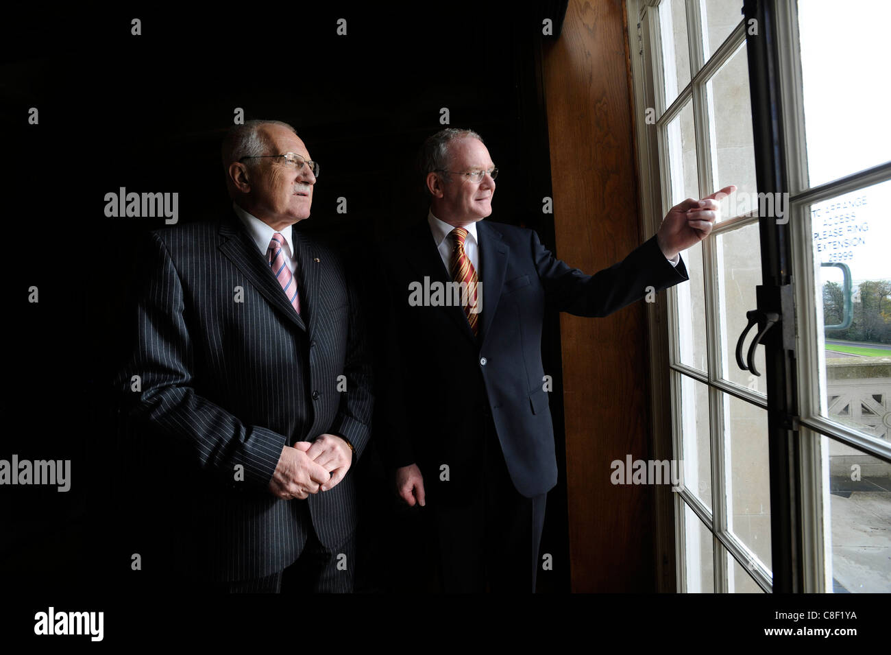 Herr Vaclav Klaus, Präsident der Tschechischen Republik mit stellvertretende erste Minister Martin McGuinness von Nordirland Stockfoto