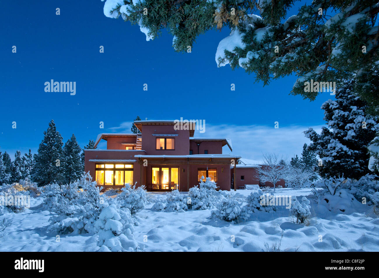 Adobe-Stil, Strohballen, Haus, Schnee, High Desert, Oregon, USA, USA, Amerika, Stockfoto