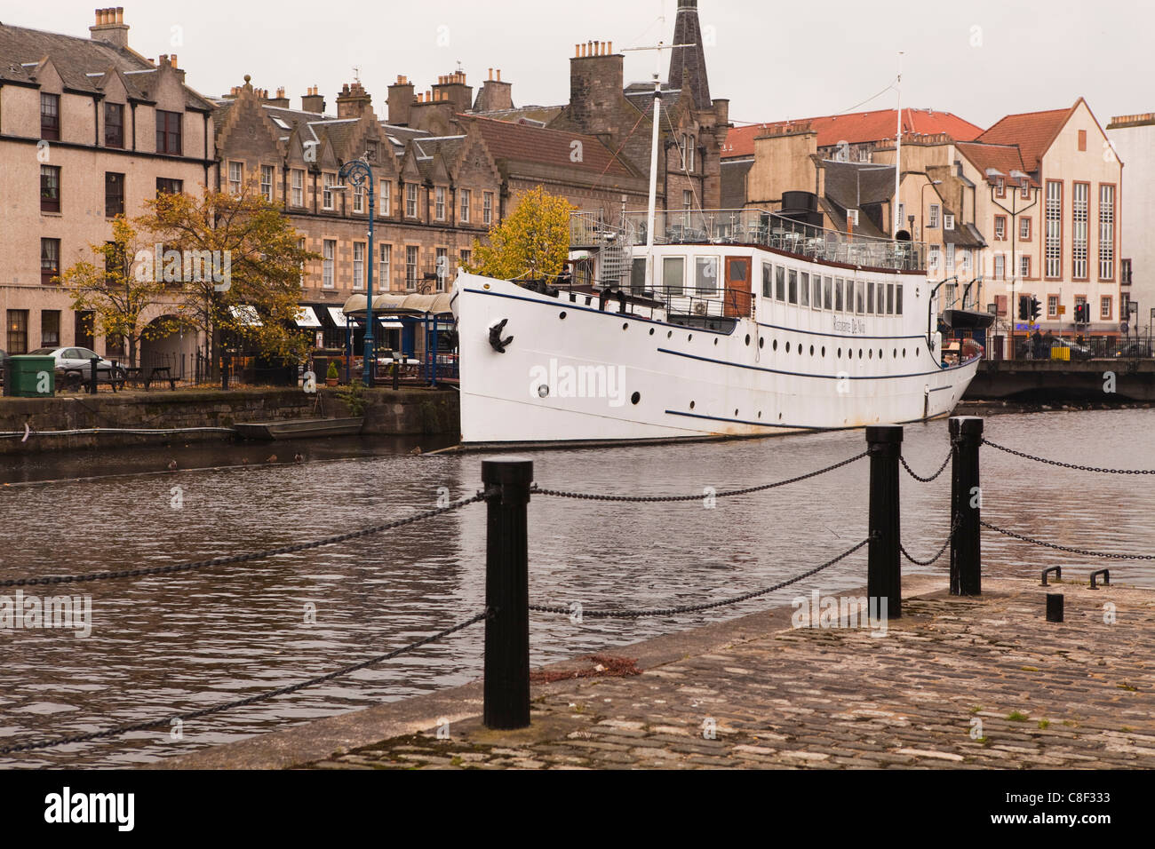 Neue und alte waterside Gebäude, Leith, Edinburgh, Schottland, Vereinigtes Königreich Stockfoto