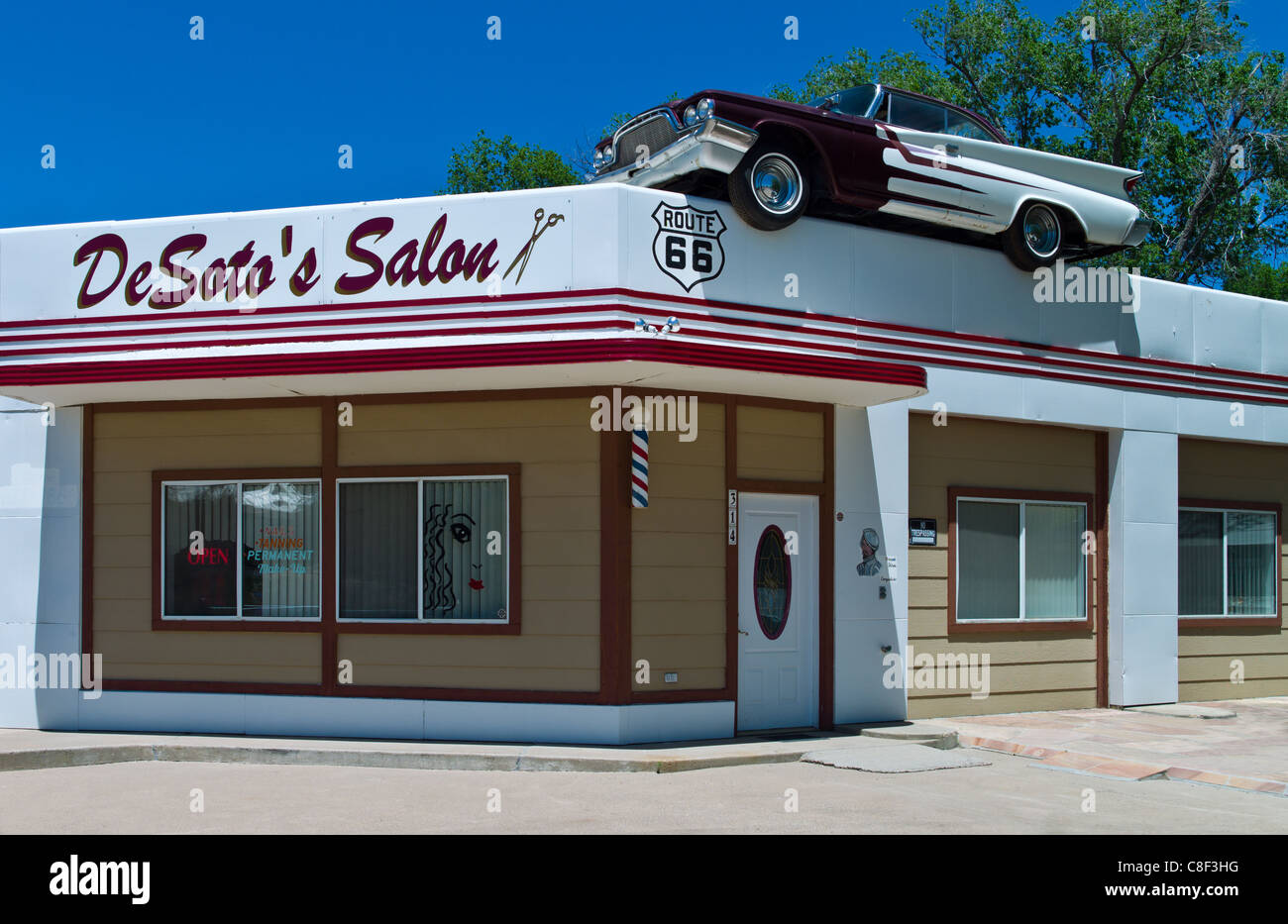 Vereinigte Staaten von Amerika Arizona, Ash Fork, einen Friseurladen in einer alten Tankstelle auf der Route 66 Stockfoto