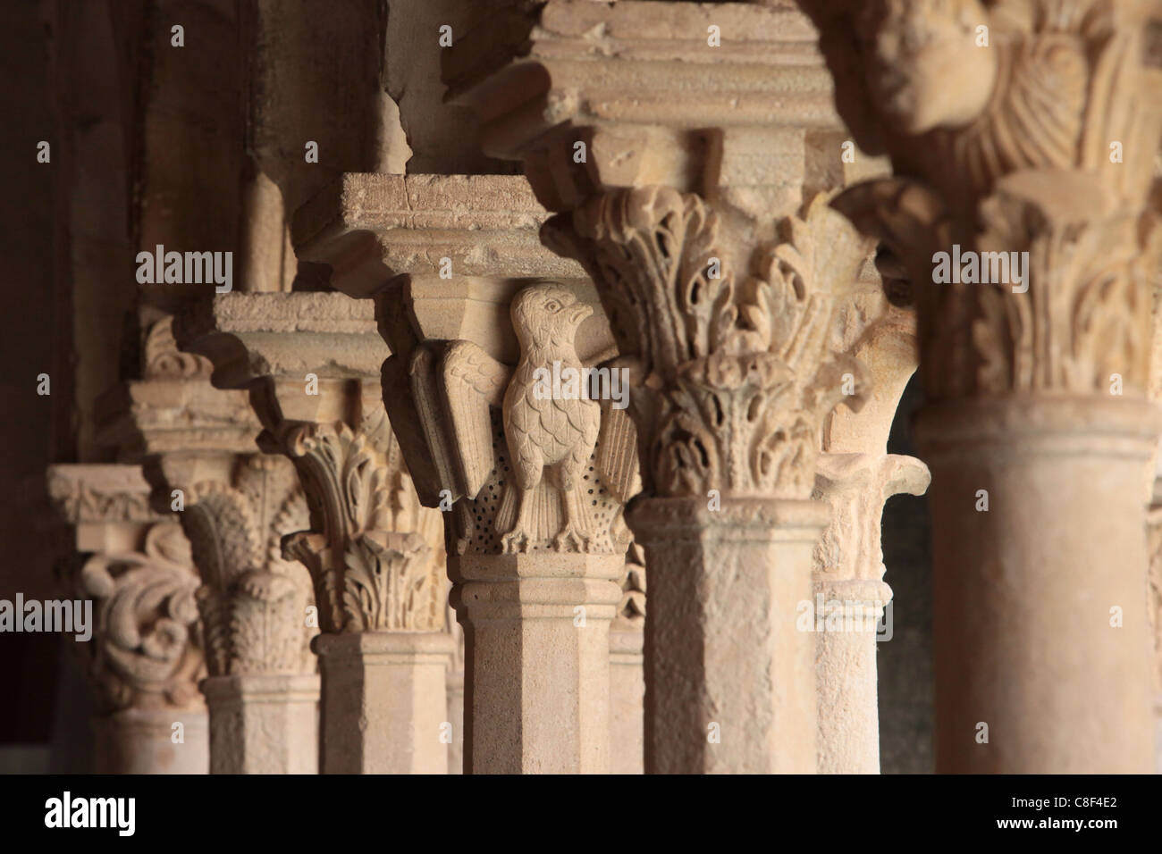 Hauptstädte in der Kreuzgang Saint Sauveur Kathedrale von Aix-En-Provence, Bouches du Rhone, Frankreich Stockfoto