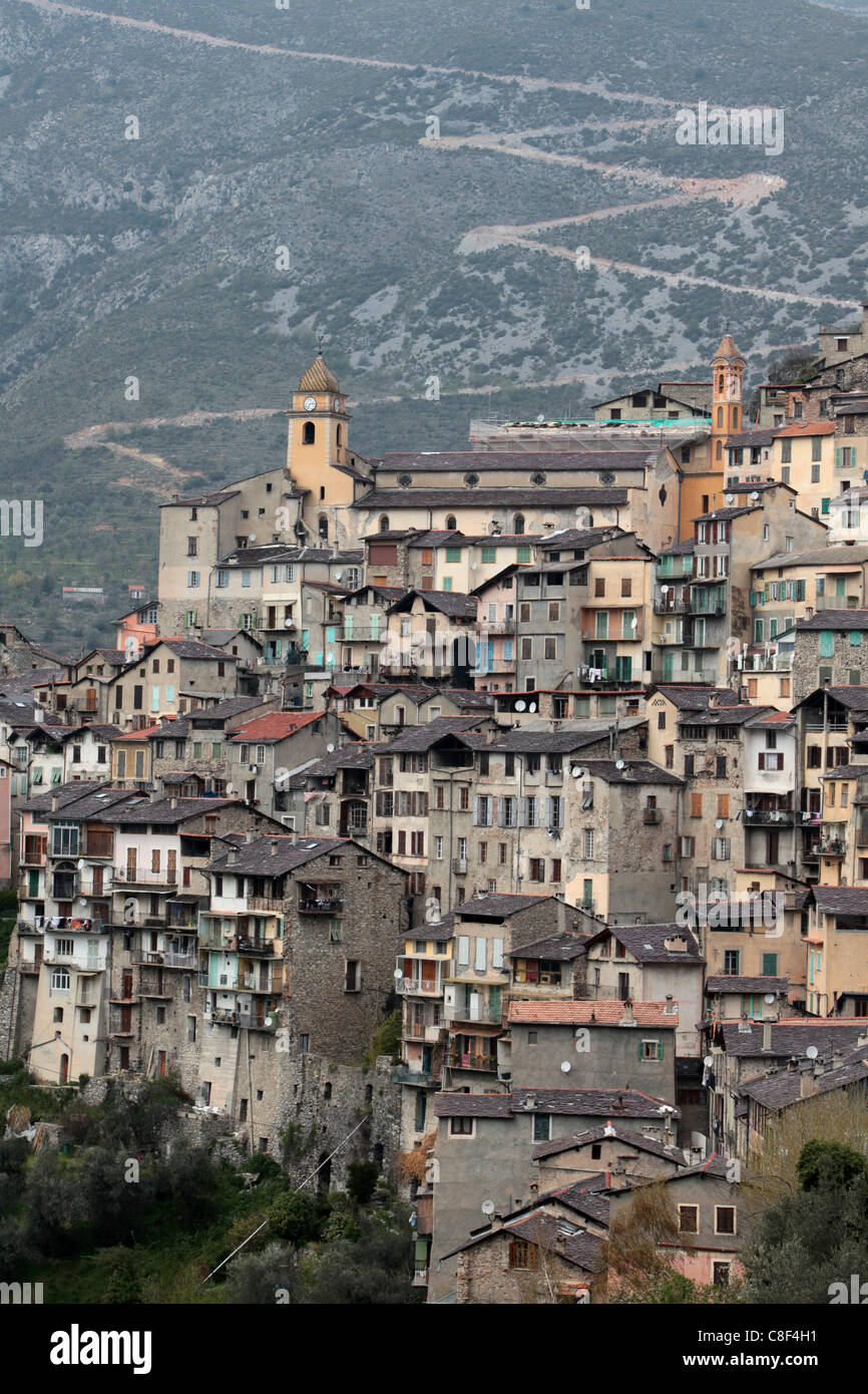 Blick auf Saorge Dorf in La Roya-Tal, Alpes Maritimes, Provence, Frankreich Stockfoto