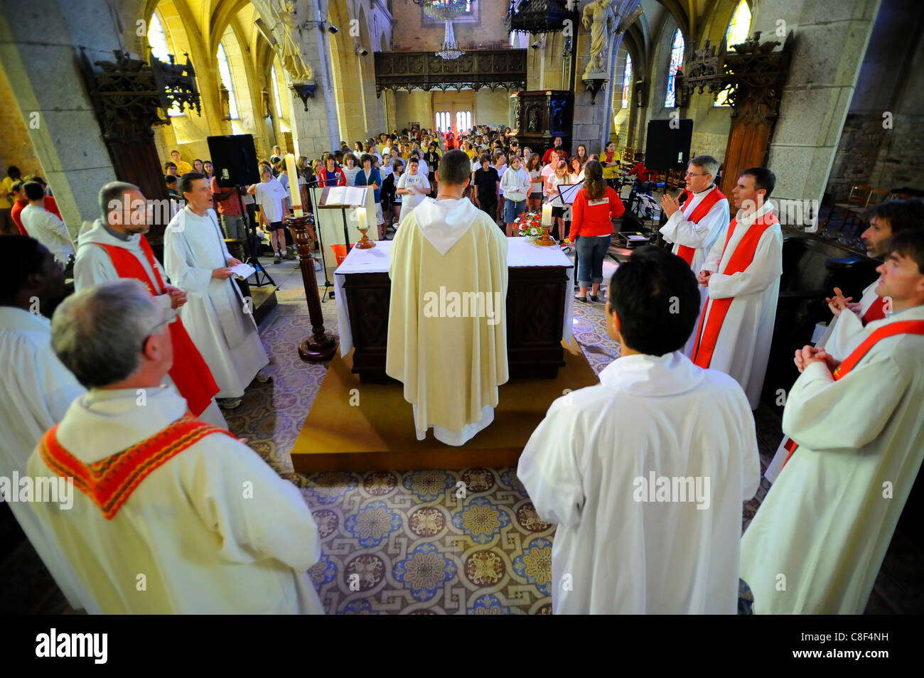 Christi Himmelfahrt-Messe in der Abtei von Mont Saint Michel, Normandie, Frankreich Stockfoto