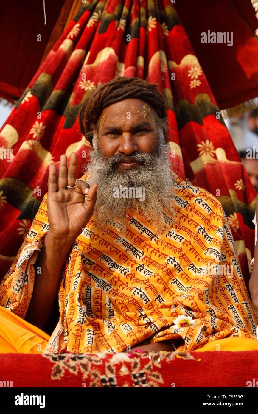 Sadhu-Prozession in Haridwar Kumbh Mela in Haridwar, Uttarakhand, Indien Stockfoto