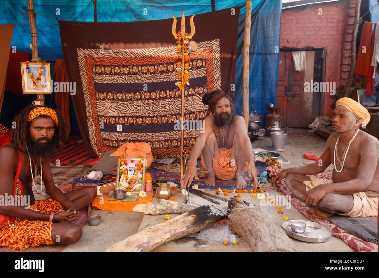 Naga Sadhus in ihre Akhara Kumbh Mela in Hardwar, Uttarakhand, Indien Stockfoto