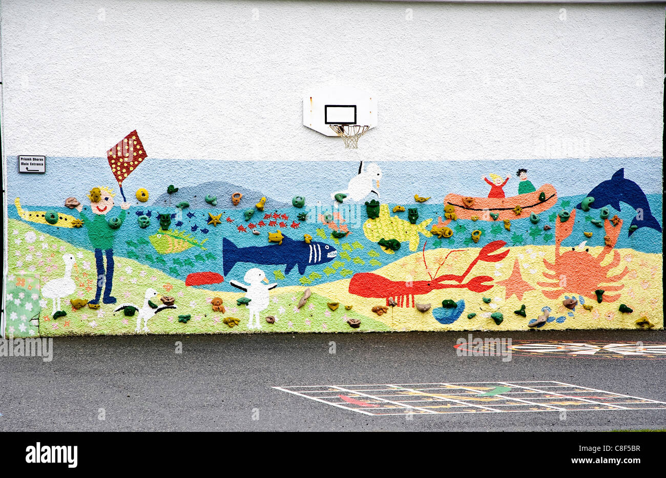 Eine Ansicht der Wandgemälde am Ende des Seilebost Schule auf der Insel Harris Stockfoto