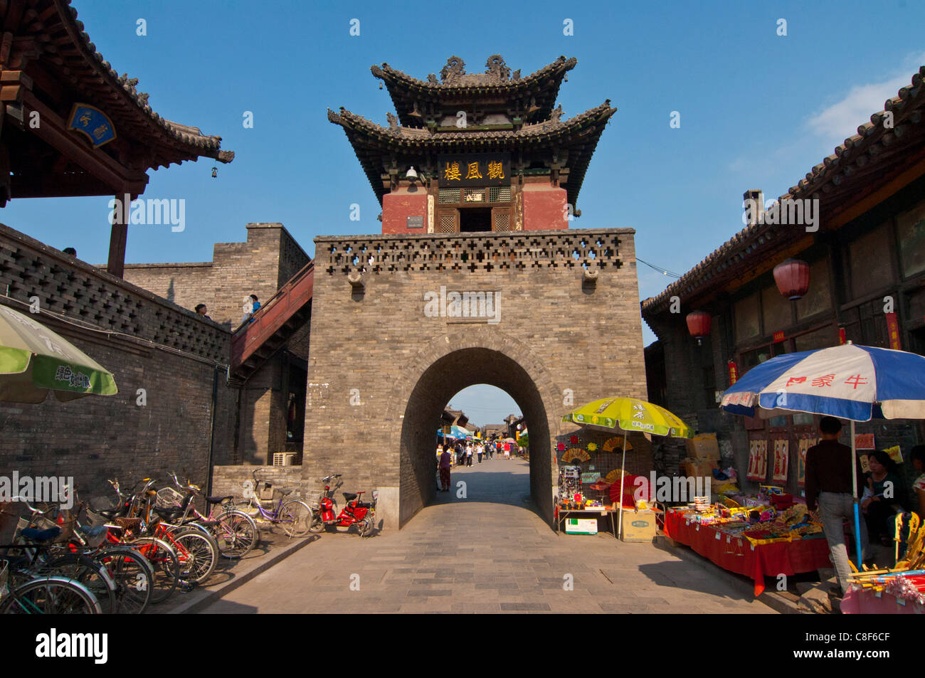 Steintor in Pingyao, bekannt für seine gut erhaltenen alten Stadtmauer, UNESCO-Weltkulturerbe, Shanxi, China Stockfoto
