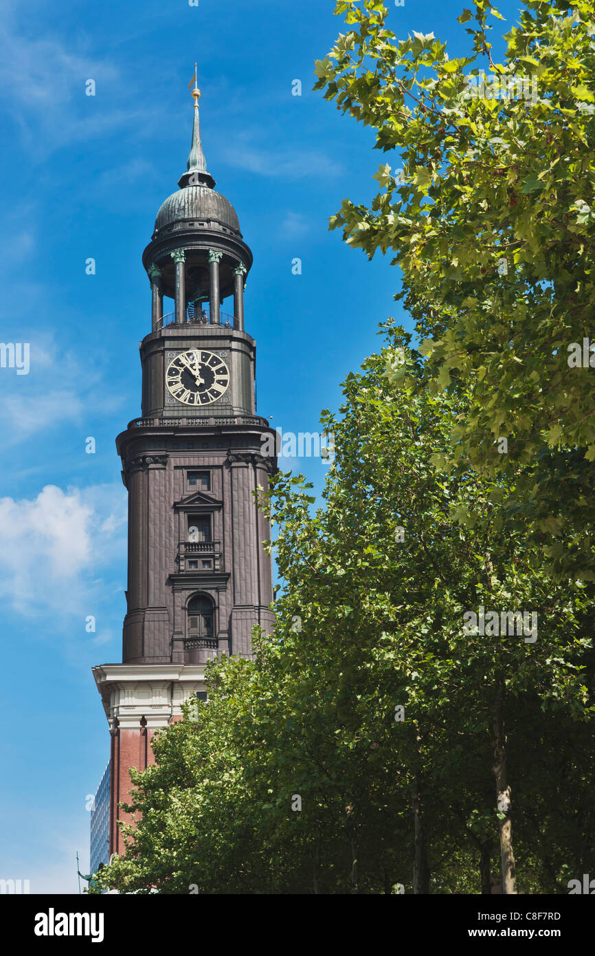 Die größte protestantische Kirche St. Michaelis, genannt "Michel", ist die bekannteste Kirche in Hamburg, Deutschland, Europa Stockfoto