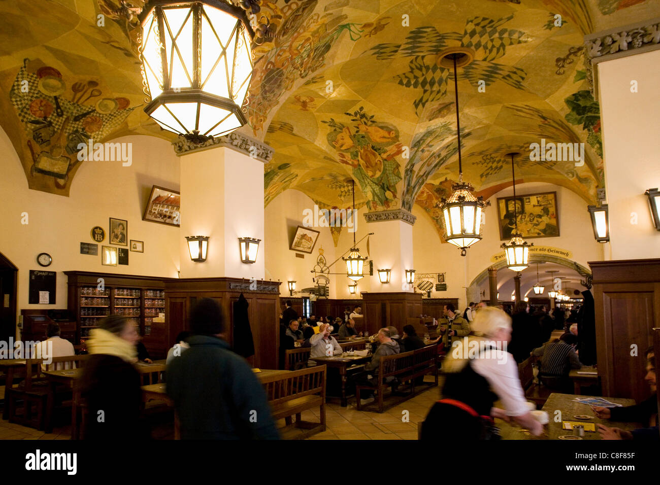 Die Bierhalle im Hofbrauhaus in München, Bayern, Deutschland Stockfoto