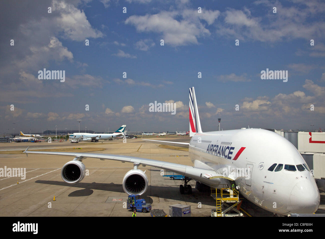 Air France Airbus A380 draußen Terminal 4, Flughafen Heathrow, London, England, Vereinigtes Königreich Stockfoto