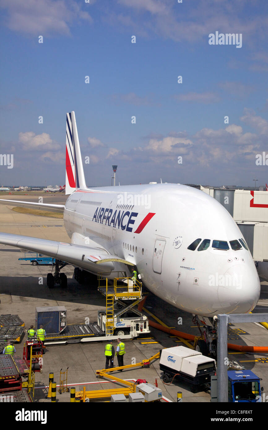 Air France Airbus A380 draußen Terminal 4, Flughafen Heathrow, London, England, Vereinigtes Königreich Stockfoto