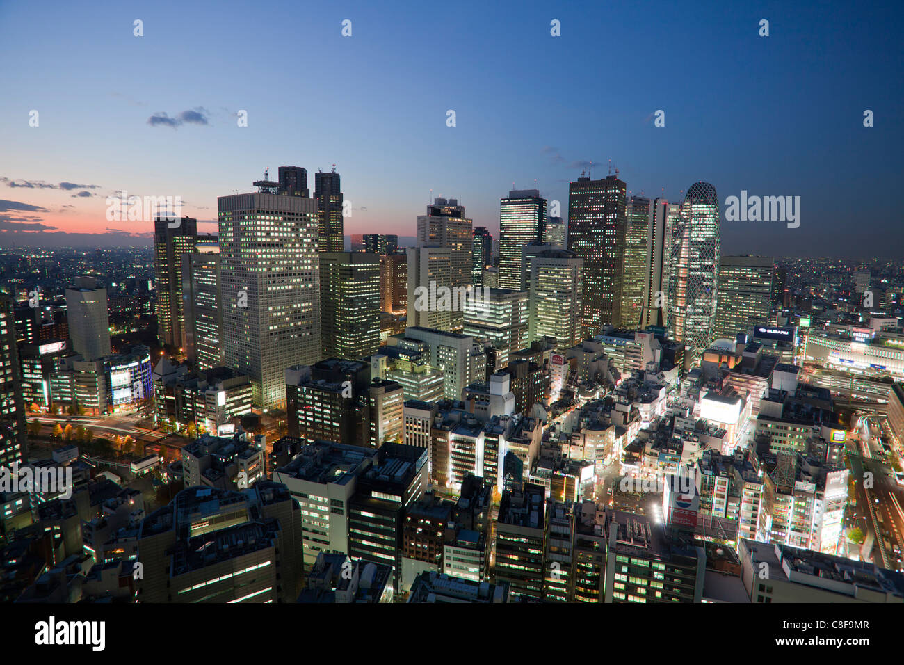 Tokio, City, Japan, November, Asien, Bezirk Shinjuku, am Abend, Blick, Blick von oben, Übersicht, Wohnblöcken, Hochhaus Stockfoto