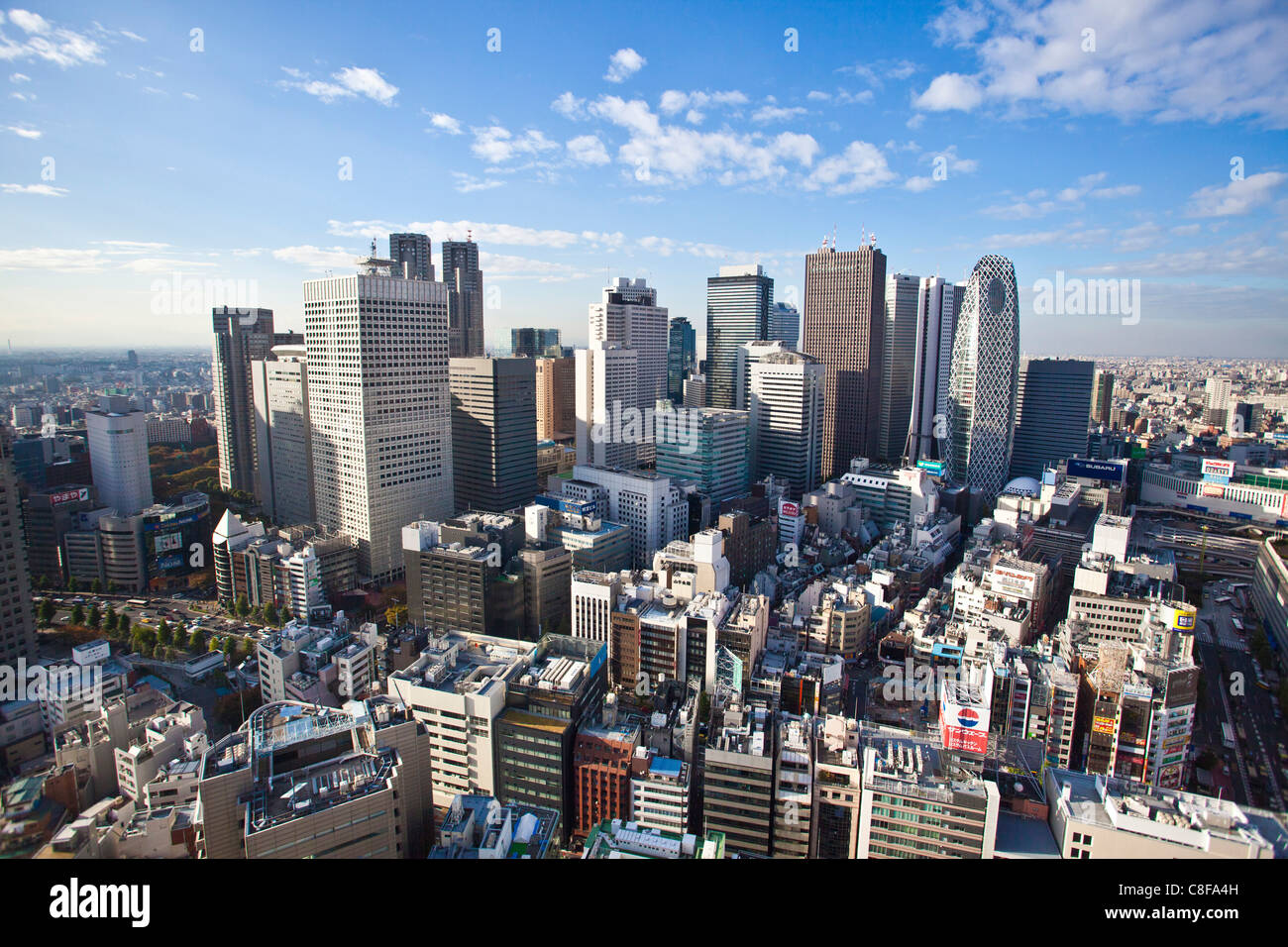 Tokio, City, Japan, November, Asien, Bezirk Shinjuku, Wohnblocks, Hochhäuser, Skyline, blauer Himmel, Häuser, Wohnungen, Stockfoto