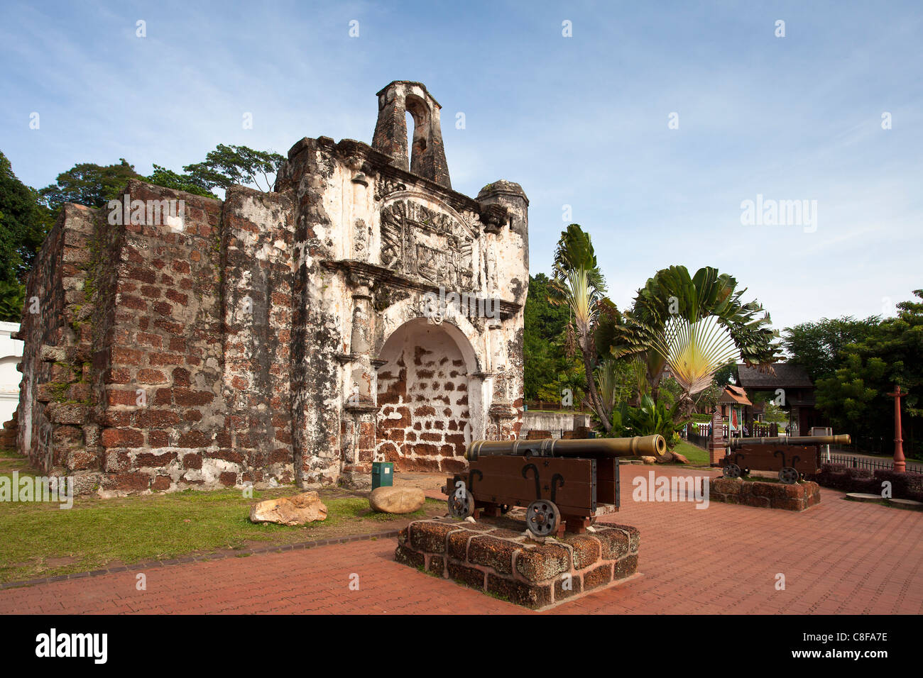 Malaysia, Asien, Melaka, Stadt, Festung, in portugiesischer Sprache, Porta de Santiago, gate, San James Fort, 15. Jahrhunderts., Kanonen, stelle mich Stockfoto