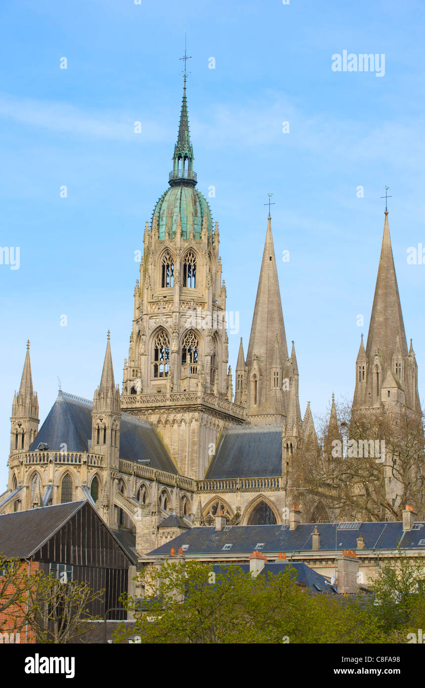 Fassade von Notre-Dame Kathedrale aus dem 12. Jahrhundert, Bayeux, Calvados, Normandie, Frankreich Stockfoto