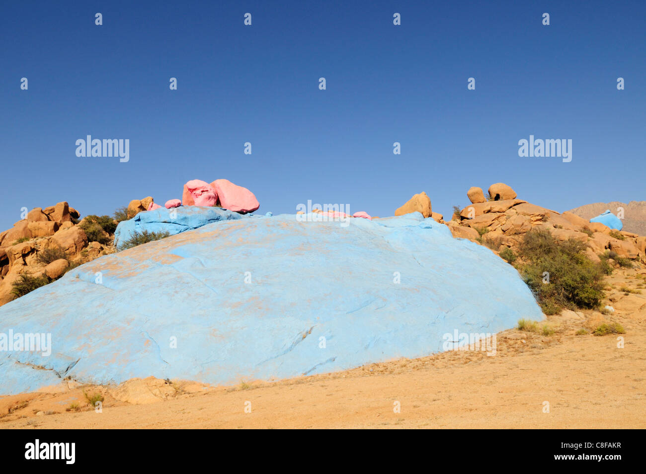 Gemalte Felsen in der Nähe von Tafraoute, Souss-Massa-Draa Region, Marokko Stockfoto