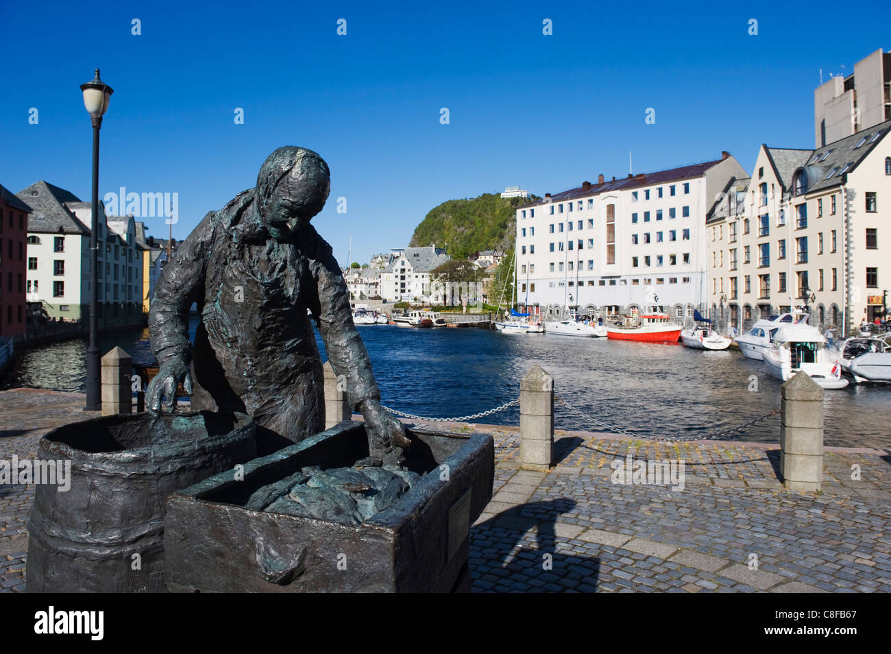 Hafen-Statue, Alesund, westlichen Fjorde, Norwegen, Skandinavien Stockfoto
