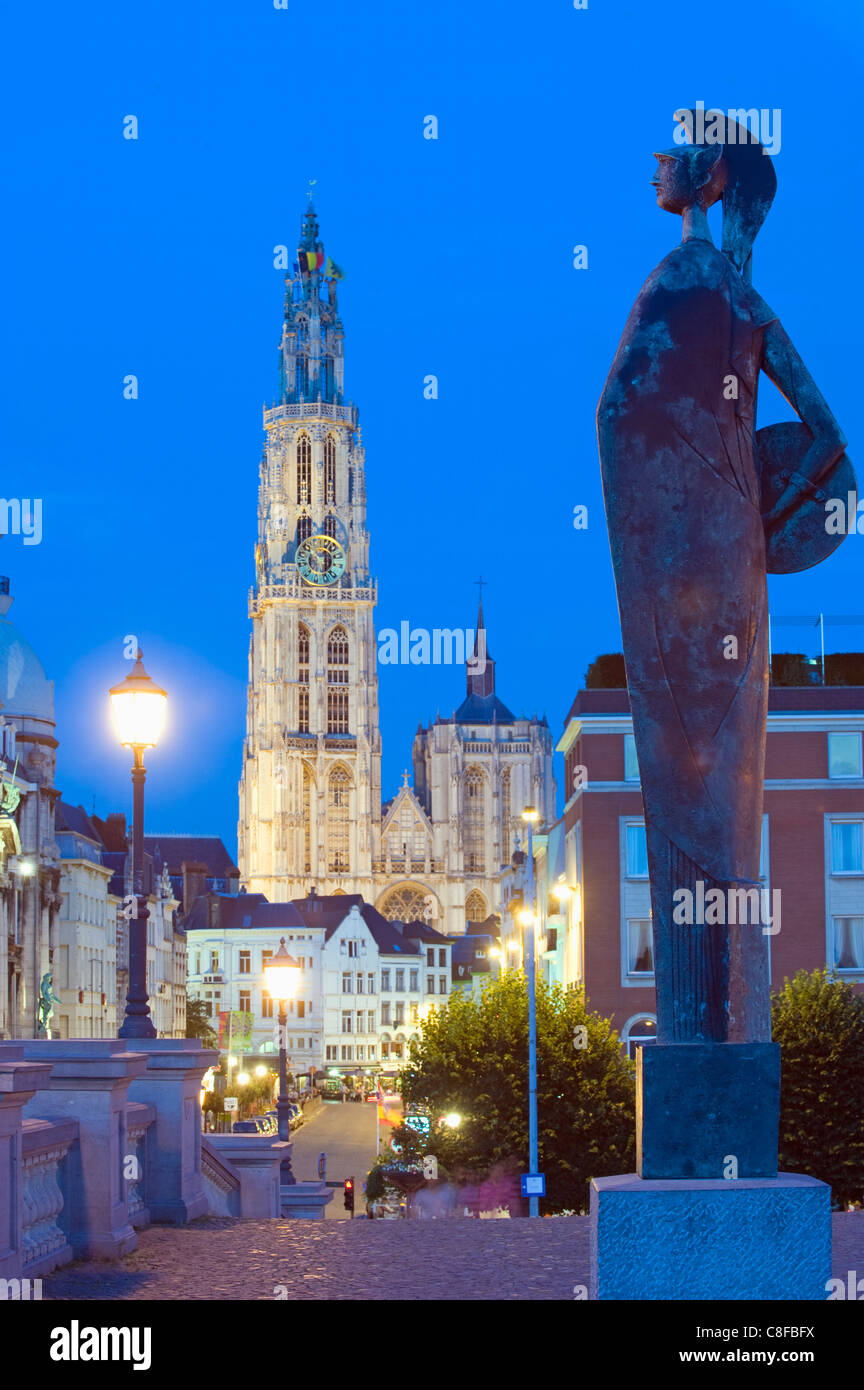 Nachtbeleuchtung, Turm der Onze-Lieve-Vrouwekathedraal, Antwerpen, Flandern, Belgien Stockfoto