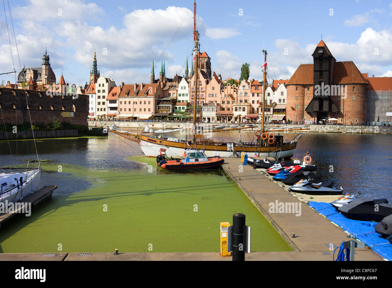 Stadt Danzig in Polen, Blick von der Marina zur Altstadt Stockfoto