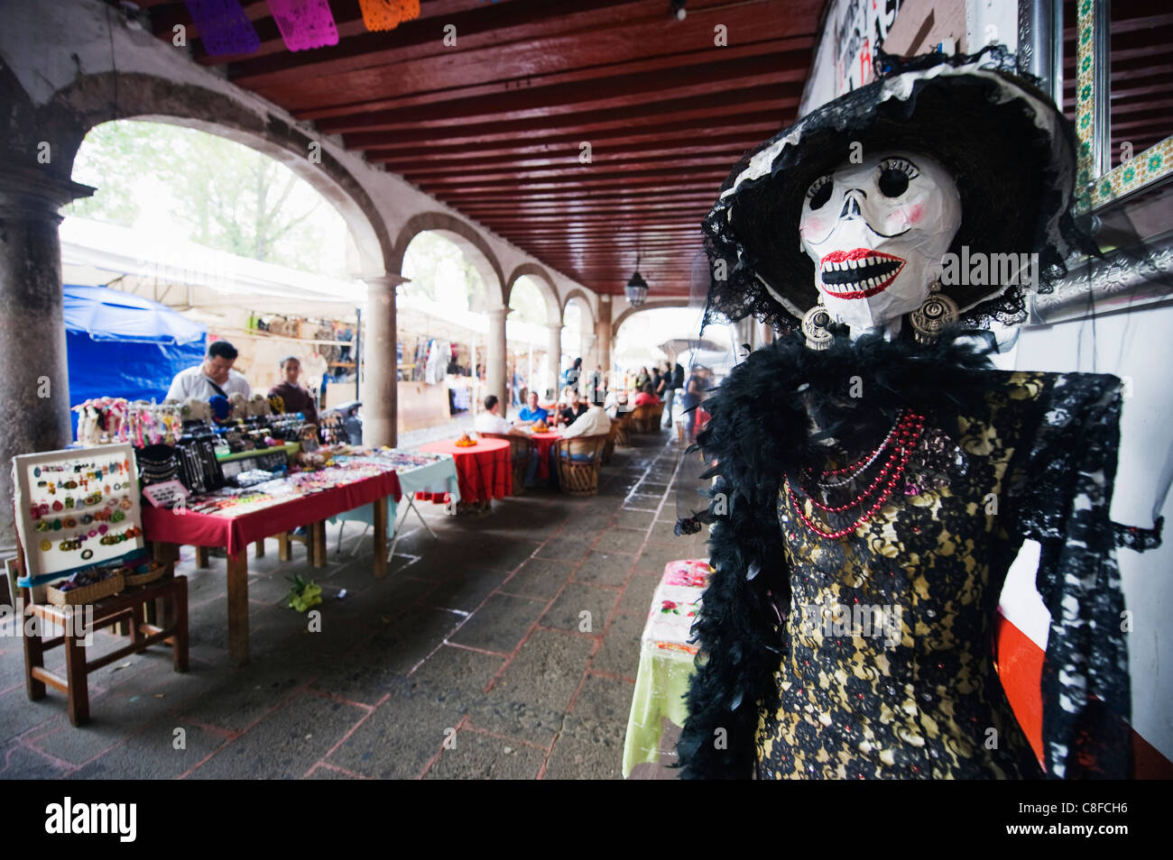 Skelett Figur, Markt während der Tag der Toten Festival, Patzcuaro, Bundesstaat Michoacan, Mexiko Stockfoto