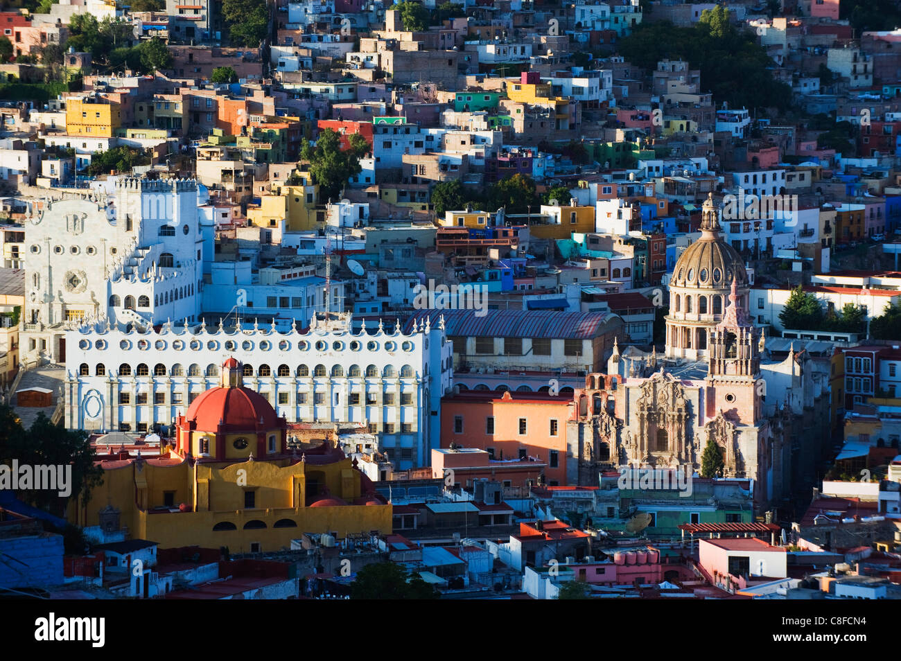 Universitätsgebäude und Kathedrale, Guanajuato, UNESCO-Weltkulturerbe, Bundesstaat Guanajuato, Mexiko Stockfoto