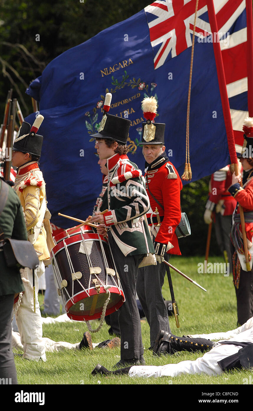 Britische Trommler bei der Belagerung von Fort Erie Krieg von 1812 Schlacht reenactment Stockfoto