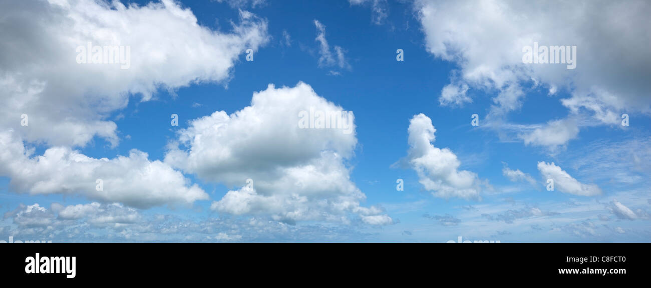 Bewölkten Himmel. Panorama-Komposition in hoher Auflösung. Stockfoto