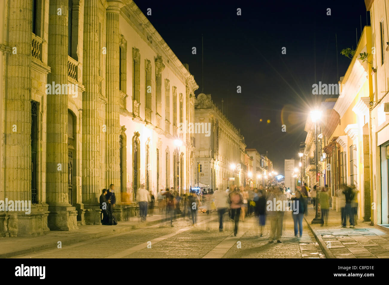 Nightime Street Szene, Oaxaca, Oaxaca Zustand, Mexiko Stockfoto