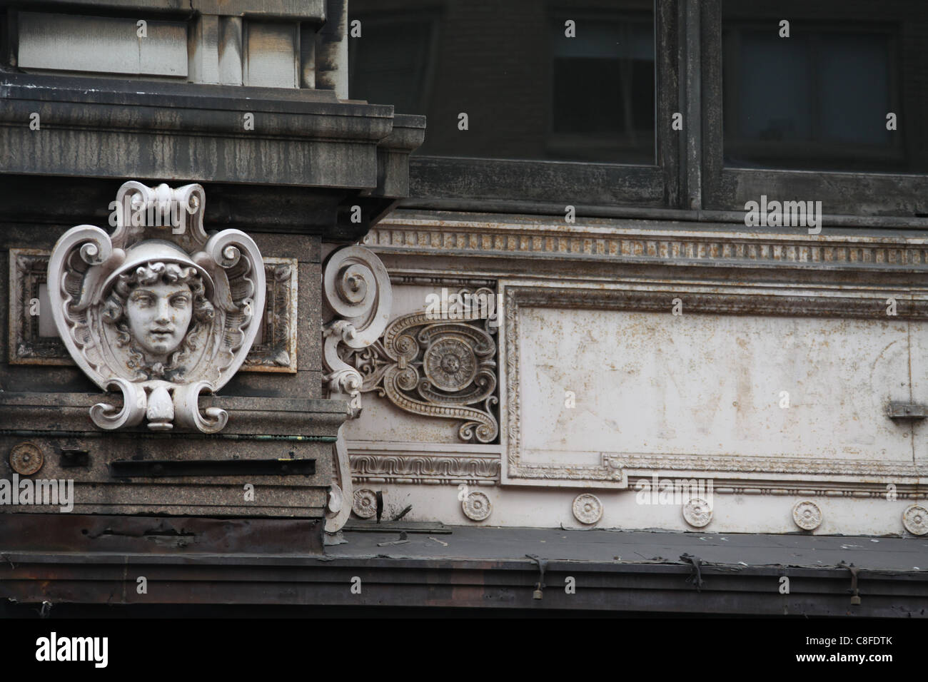 Die ehemalige klassizistische Macys Store auf der 14th Street mit einem Stern und der Name schwach sichtbar Stockfoto