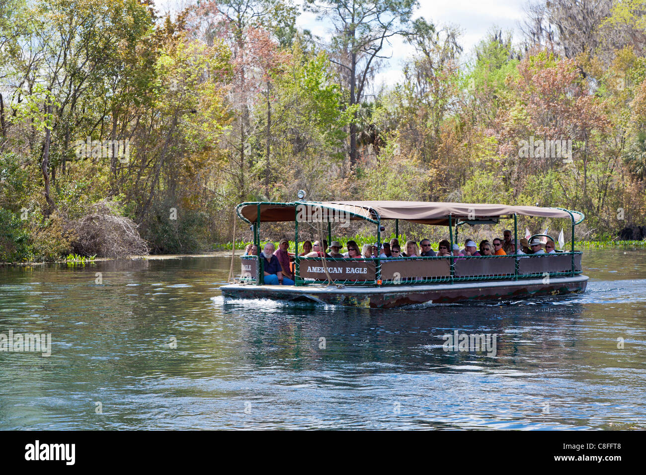 Besucher fahren Sie Boot auf Silver River Silver Springs Attraktionen in Ocala, Florida Stockfoto
