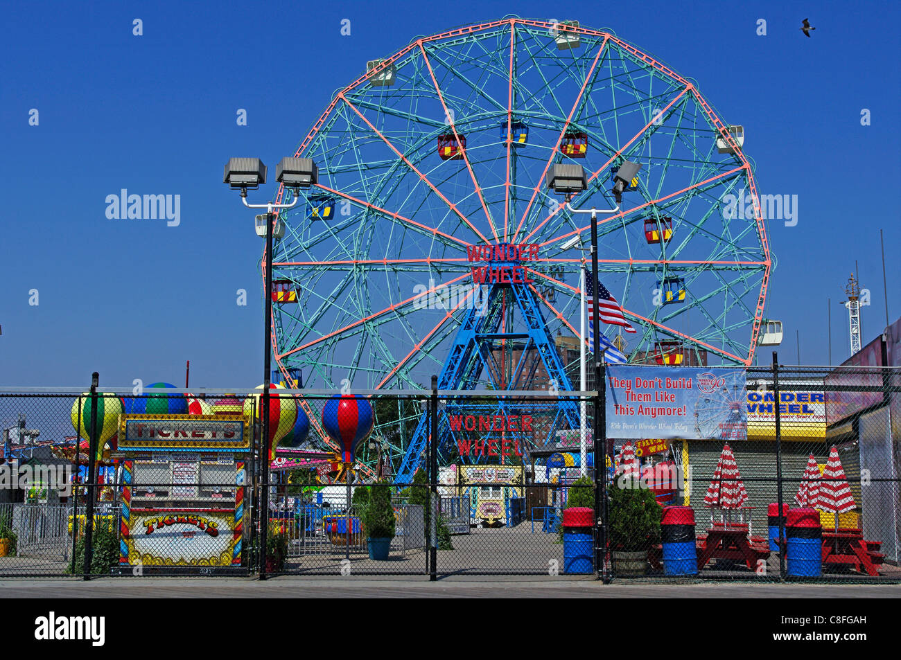 Vergnügungspark Coney Island und Wonder Wheel geschlossen für den Herbst und Winter. Stockfoto