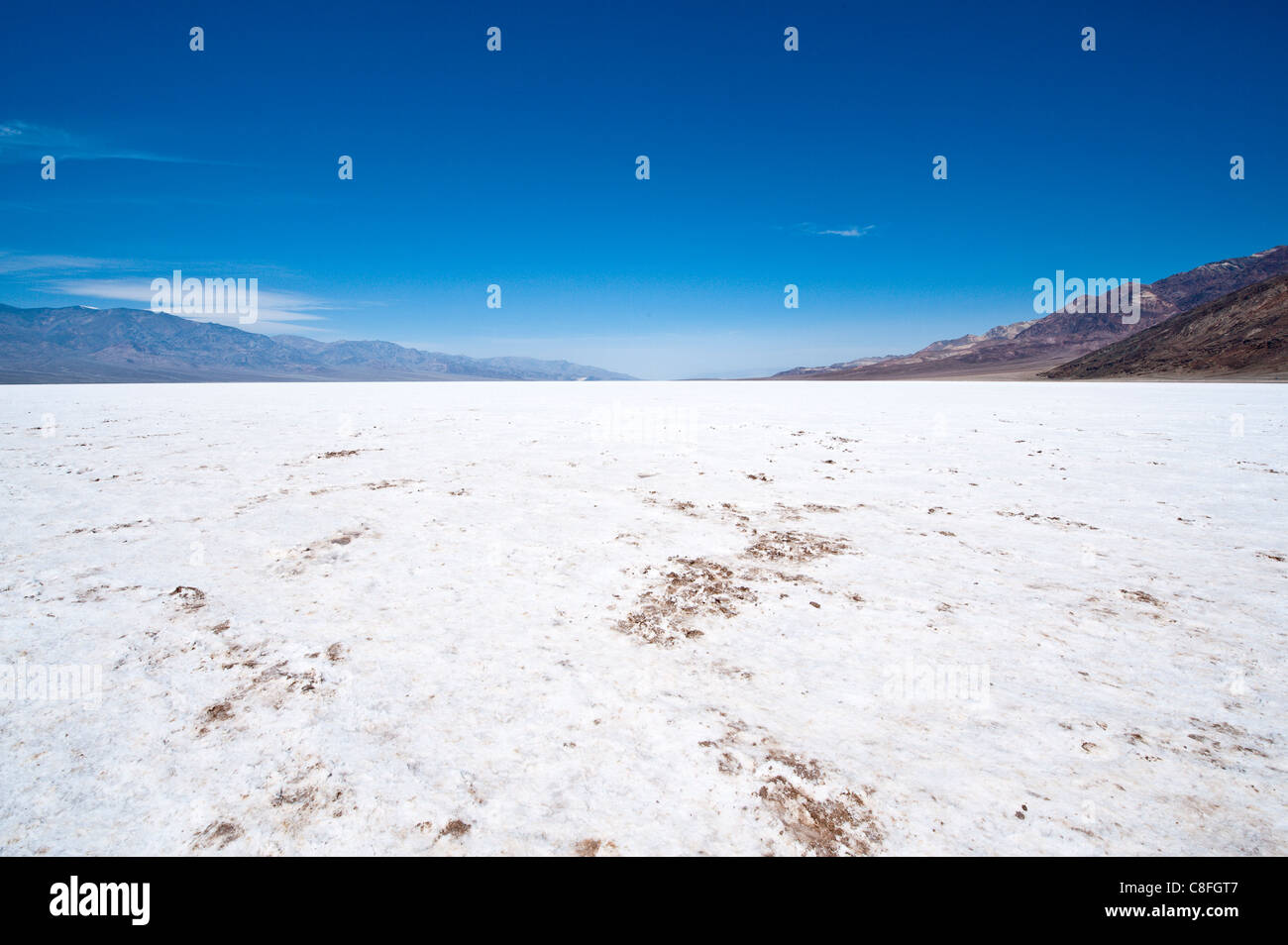 Salzsee in der Nähe von Badwater Basin, Death Valley Nationalpark, Kalifornien, Vereinigte Staaten von Amerika Stockfoto
