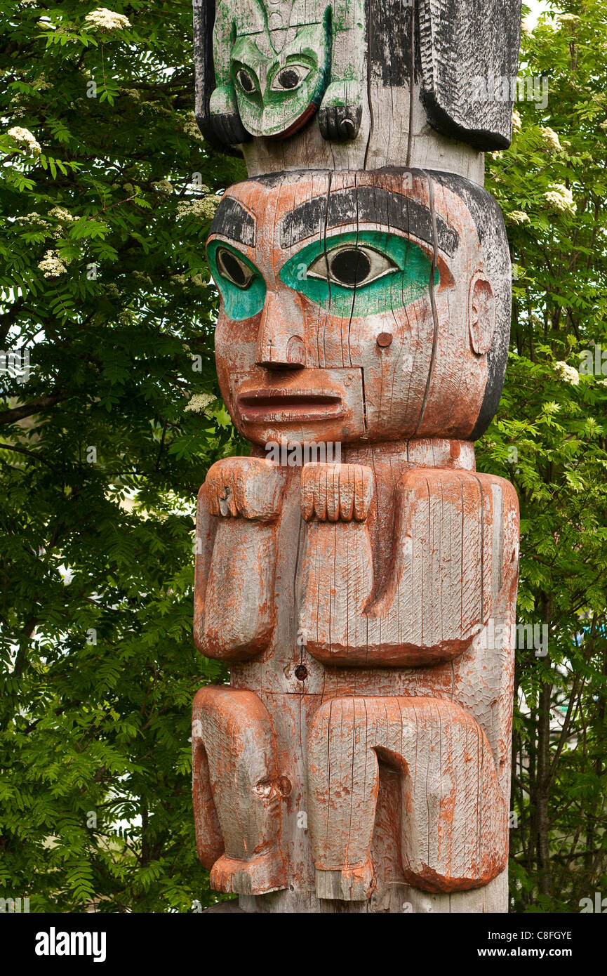 Totem am Cheif Shakes Tribal House, historischen Standort, Wrangell, Southeast Alaska, Alaska, Vereinigte Staaten von Amerika Stockfoto