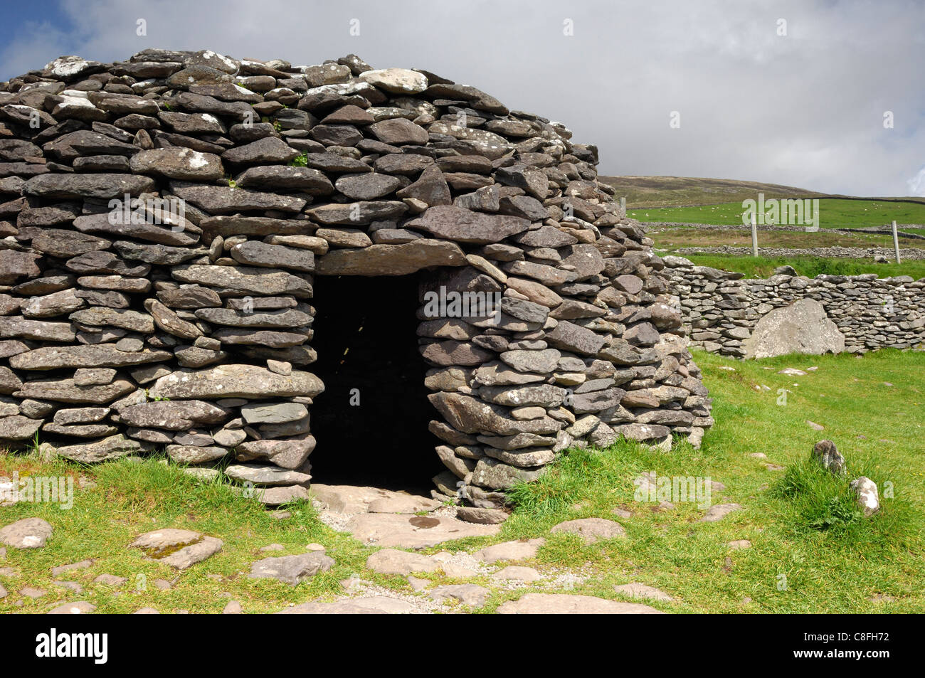 Bienenkorb-Hütte auf der Halbinsel Dingle, County Kerry, Irland Stockfoto