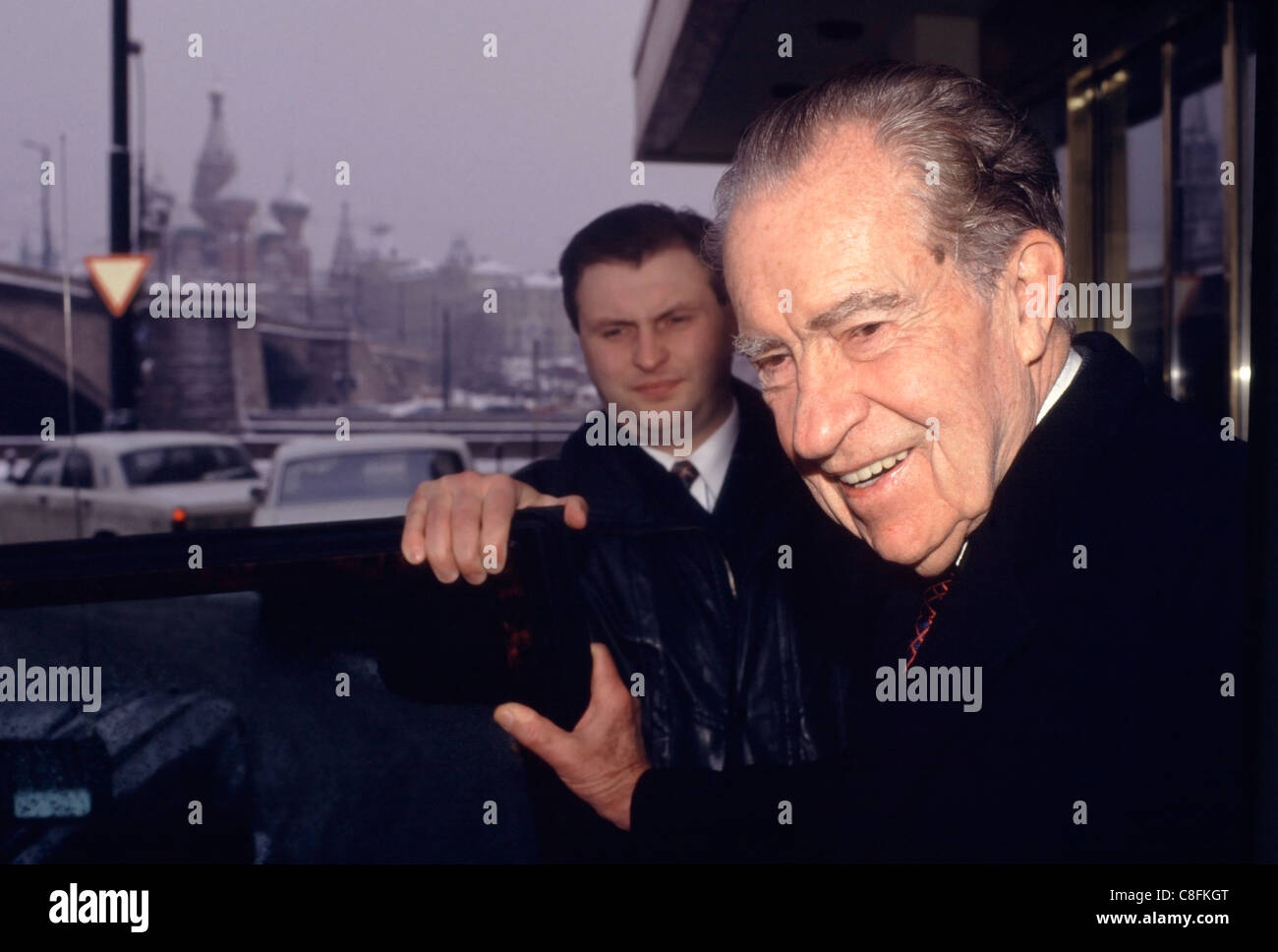 Ehemaliger US-Präsident Richard Nixon sein Hotel in der Nähe der Kreml in Moskau, Russland zu verlassen. Stockfoto