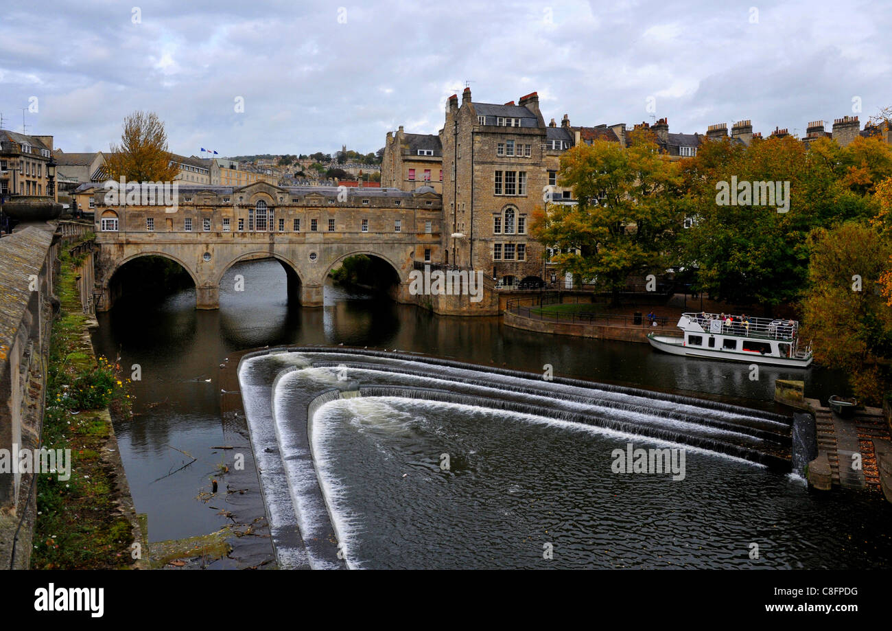 DER FLUSS AVON UND PULTENEY BRIDGE, BAD SOMERSET Stockfoto