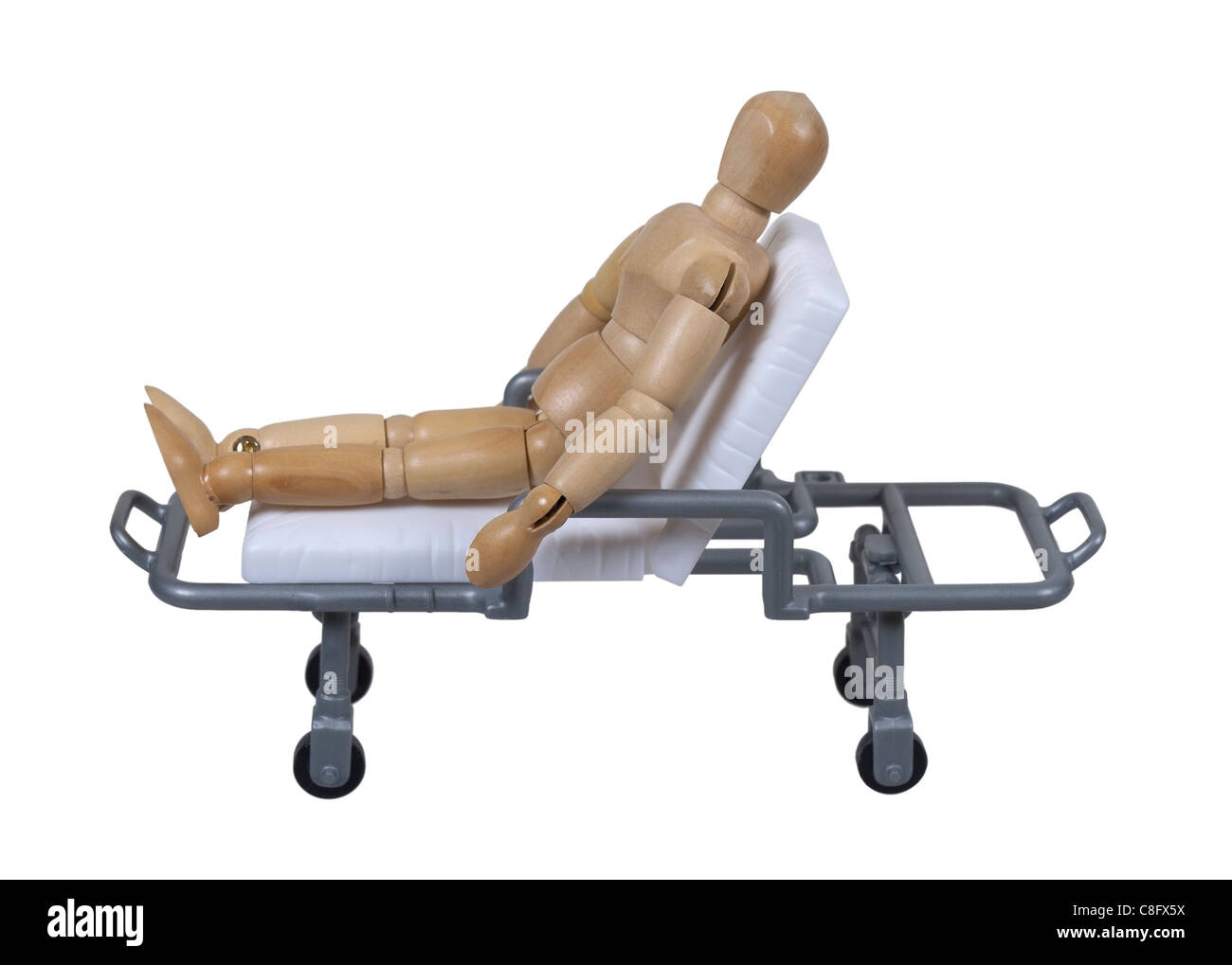 Patient sitzt auf einem Krankenhaus-Bahre für den Transport von Patienten zwischen den Räumen - Pfad enthalten Stockfoto